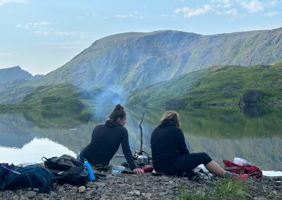 Vis bbqen aan het meer