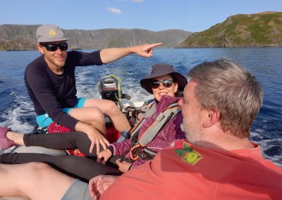 Met de bijboot op pad