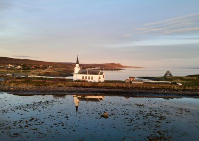 Nesseby kerk uit 1858 op de weg van Vadsø naar Varangerbotn